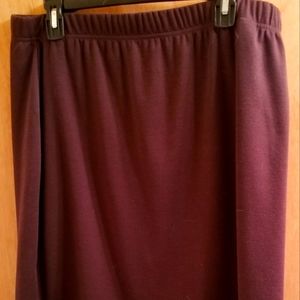 Elastic waist skirt.